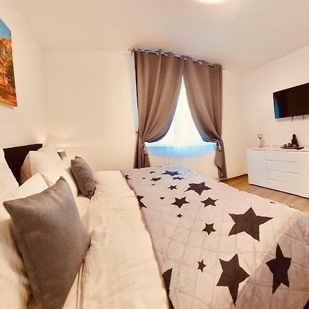 Apartament Comfort Primaverii Risnov Bagian luar foto