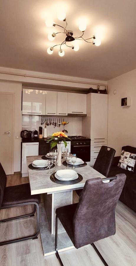 Apartament Comfort Primaverii Risnov Bagian luar foto